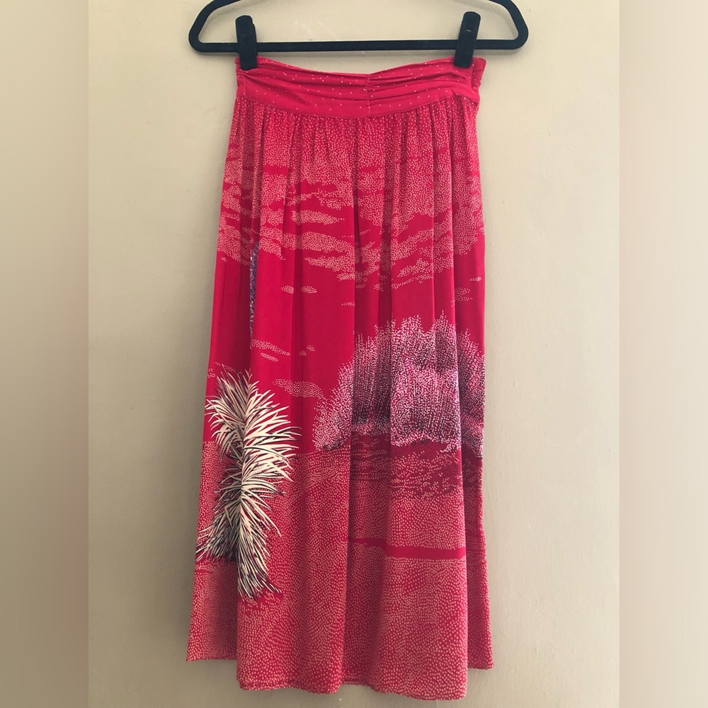Vintage 70’s Skirt with Japanese - like Floral Pattern and Side Zip